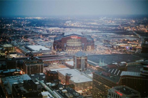 Amazing New Home Minutes To Downtown & Stadium!